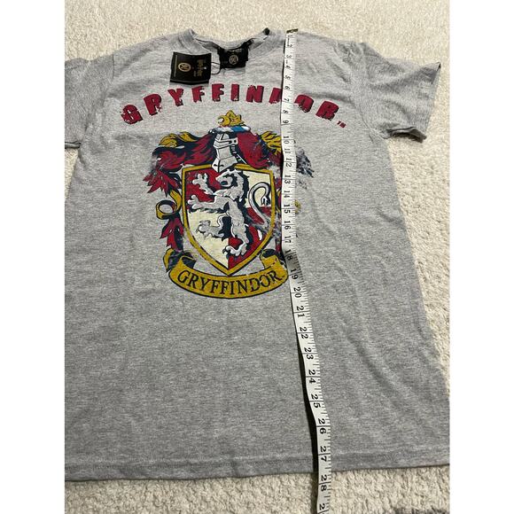 NWT Harry Potter Store Men's Size Small Distressed Gryffindor Crest T-Shirt Gray - Picture 2 of 7